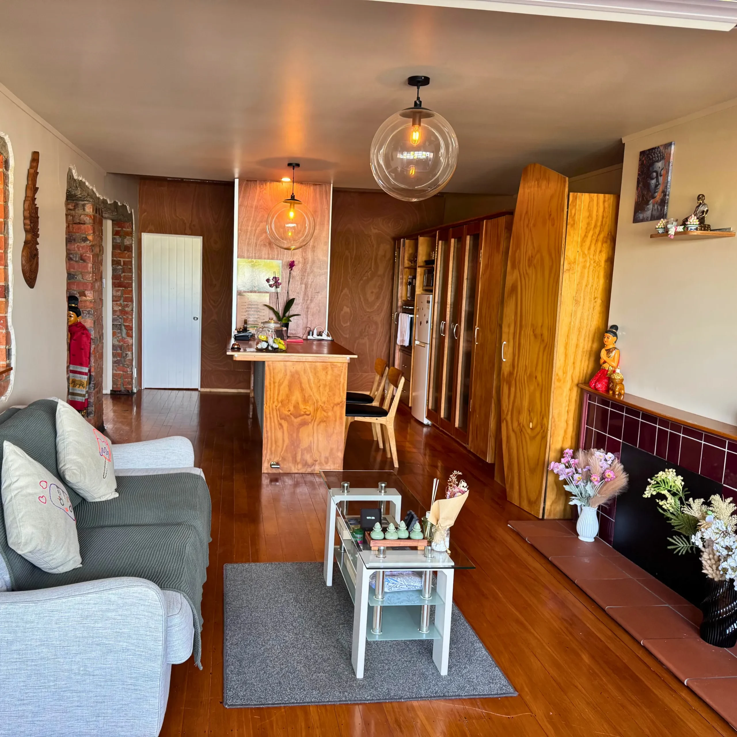 A photo of the waiting area at Sinapha Thai massage devonport